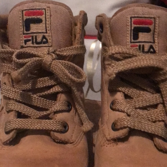 Fila ladies hiking boots in Good condition. One shoe is slightly darker . - Picture 3 of 7